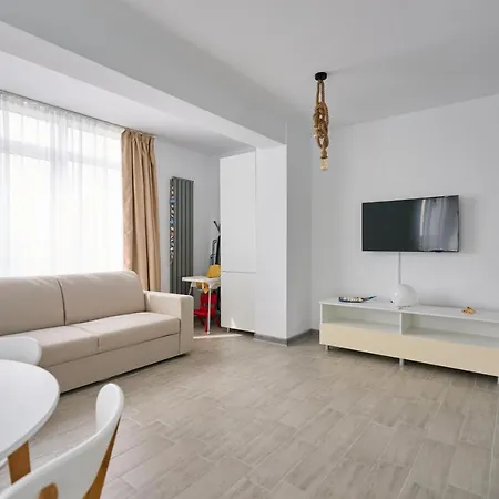 Apartament Adary Pool & Mamaia Nord 3*