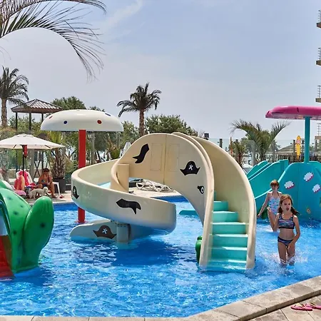 Adary Pool & Mamaia Nord Apartament 3*